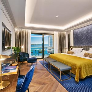 Premium King Room